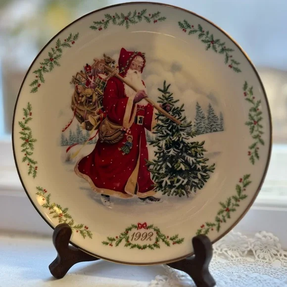 International Santa Claus Plate Collection By Lenox, 1992